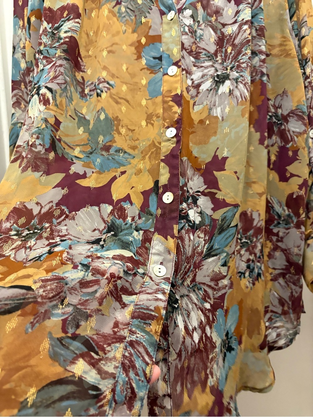 fig and flower Floral Long Sleeve Button-Down Blouse with Gold Metallic Size 2X - Picture 5 of 13